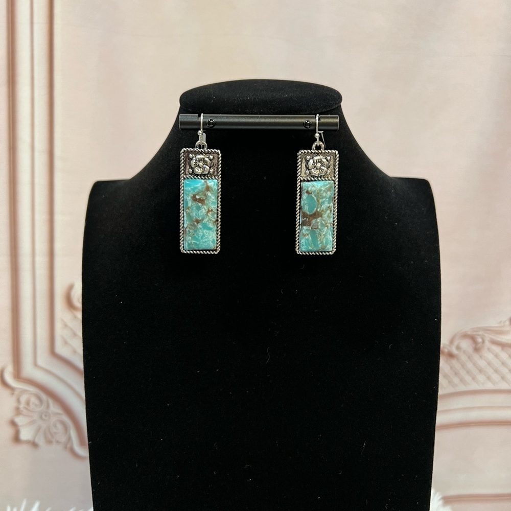 Women’s Turquoise Silvertone Antique earrings - Picture 3 of 3